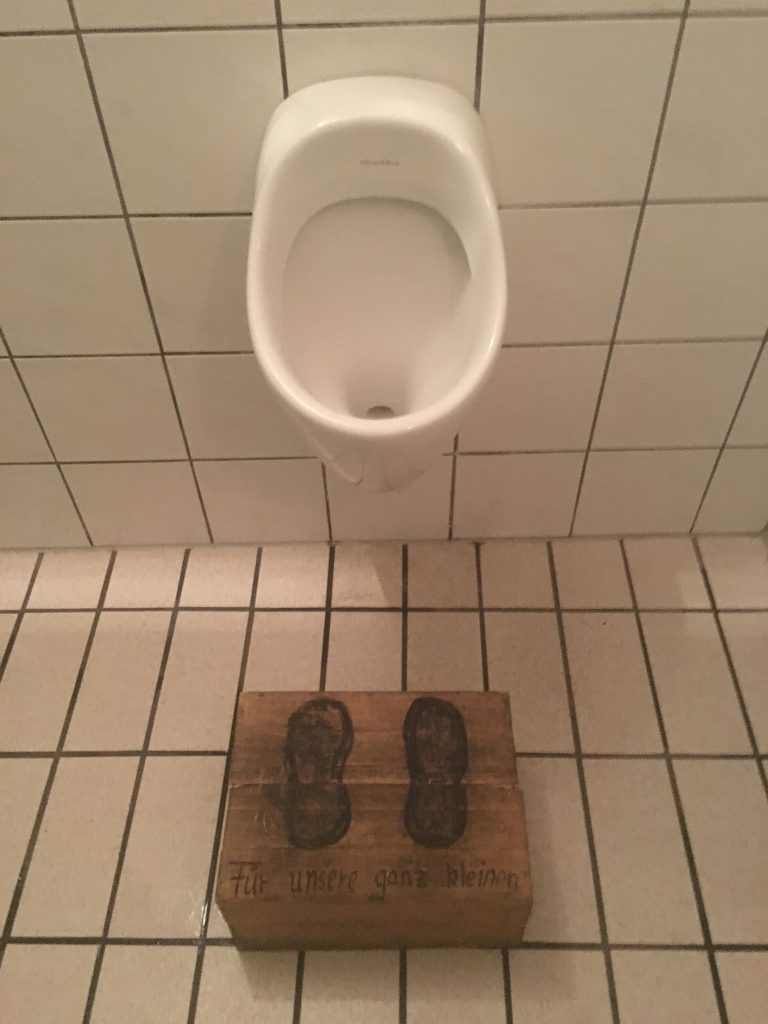 verhoging voor bij de wc. Duitsland, Bad Ischl