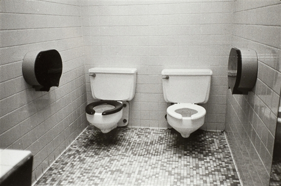 Zoe Leonard, 2-toilets (1994)
